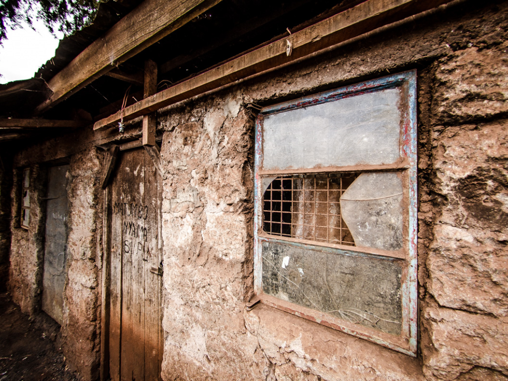 Photo of an informal house with poor insulation, Kenya.